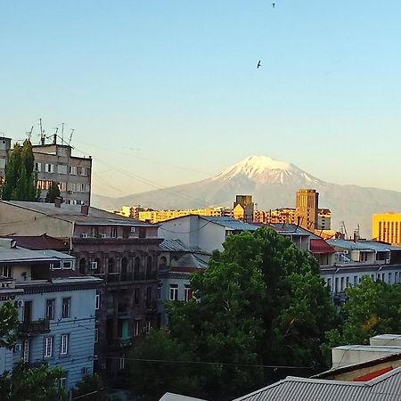 Umba Apartment N3 - Balcony And Mount Ararat View Jerevan Buitenkant foto